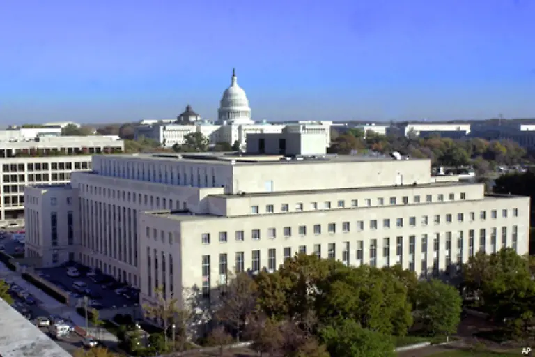 Ein-Blick-nach-Washington-D-C-zeigt-Der-grosse-Wandel-wie-Barack-Obama-ihn-sich-auf-die-Fahne-schreibt-duerfte-schwer-umzusetzen-sein-Durch-das-Prinzip-der-Checks-and-Balances-der-Gewaltenteilung-hat-der-amerikanische-Praesident-einen-recht-engen-Handlungsspielraum