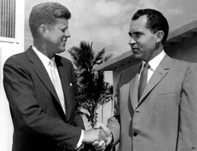 Seit-1960-lag-das-Meinungsforschungsinstitut-Gallup-mit-seiner-Vorhersage-100-Tage-vor-den-Wahlen-nur-zweimal-falsch-Damals-schob-sich-John-F-Kennedy-noch-an-Richard-Nixon-vorbei