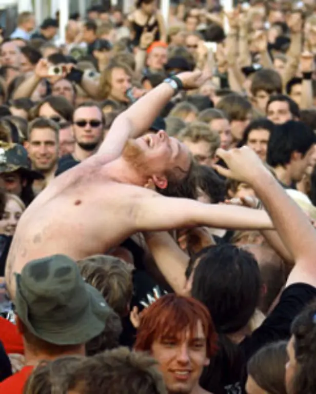 Zu-ausladenden-Schlaegereien-ist-der-gemeine-Metalhead-nach-solchen-Kunststuecken-am-Abend-auch-gar-nicht-mehr-in-der-Lage
