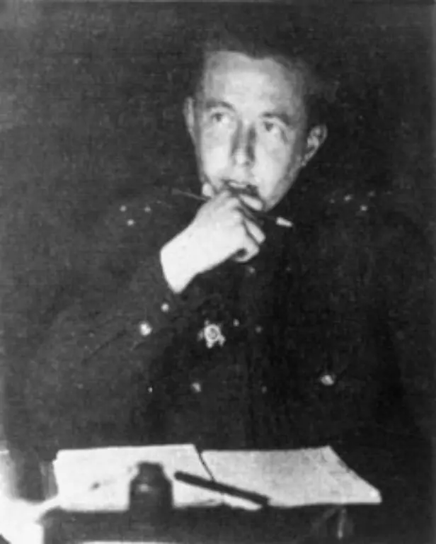 Als-Hauptmann-der-Roten-Armee-Foto-aus-dem-Jahr-1944