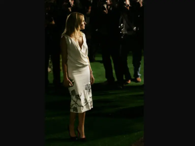 und-ausserdem-hat-er-den-Namen-seiner-Frau-auf-die-Brust-taetowiert