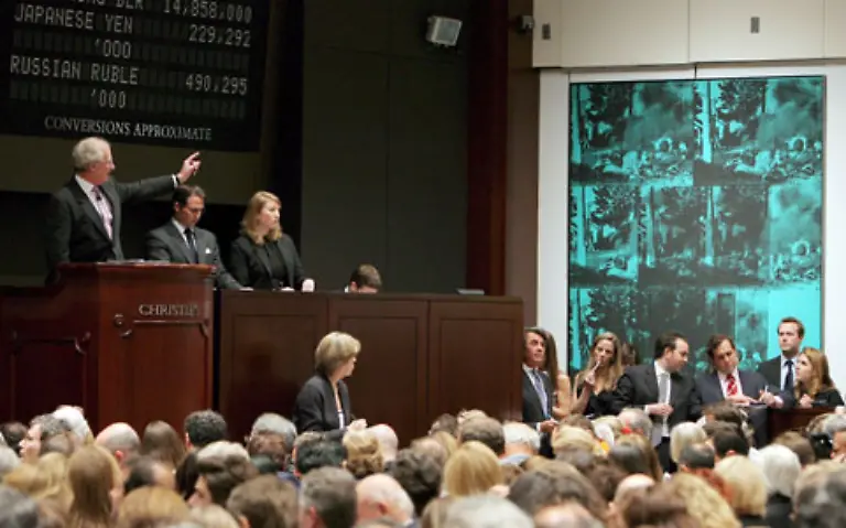 Inzwischen-jedoch-hat-Warhol-sie-alle-ueberholt-Sein-surreales-Werk-Green-Car-Crash-Green-Burning-Car-I-aus-der-Serie-Death-and-Disaster-erzielt-im-vergangenen-Jahr-den-Rekordpreis-von-71-7-Millionen-Dollar