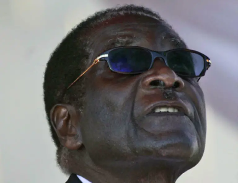 Eins-der-aktuellsten-Beispiele-ist-SIMBABWE-Robert-Mugabe-ist-seit-1980-an-der-Macht-Damals-putschte-seine-jetzige-Regierungspartei-ZANU-das-Smith-Regime-eine-weisse-Minderheitsregierung