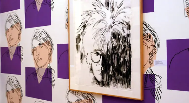 Das-Wesentliche-an-Warhols-Kunst-besteht-darin-den-Unterschied-zwischen-den-schoenen-Kuensten-und-der-kommerziellen-Gebrauchskunst-aufzuheben