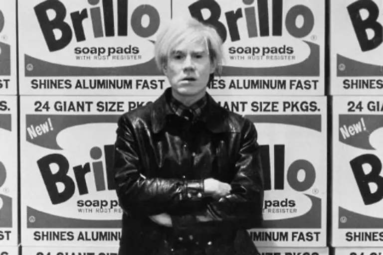 Andy-Warhol-waehlt-Massenprodukte-nicht-nur-als-Gegenstand-seiner-Kunst-sondern-er-will-seine-Kunstwerke-selbst-wie-Massenprodukte-vervielfaeltigen