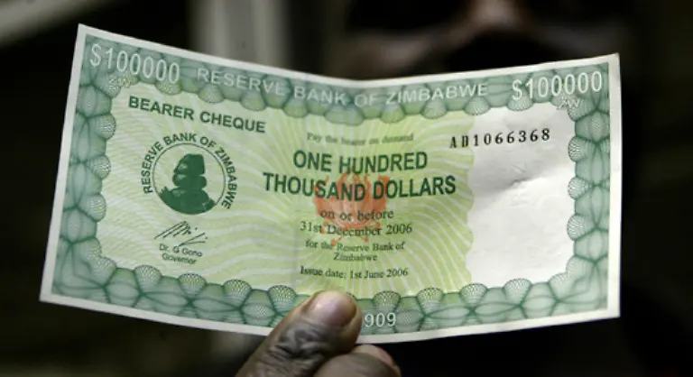 Die-Inflation-in-Simbabwe-ist-enorm-Mit-einer-Inflationsrate-von-66-000-Prozent-hat-das-Land-einen-neuen-Weltrekord-aufgestellt