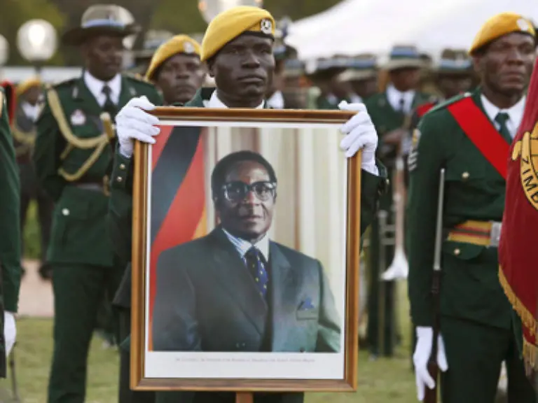 Mugabe-laesst-sich-als-Praesident-vereidigen