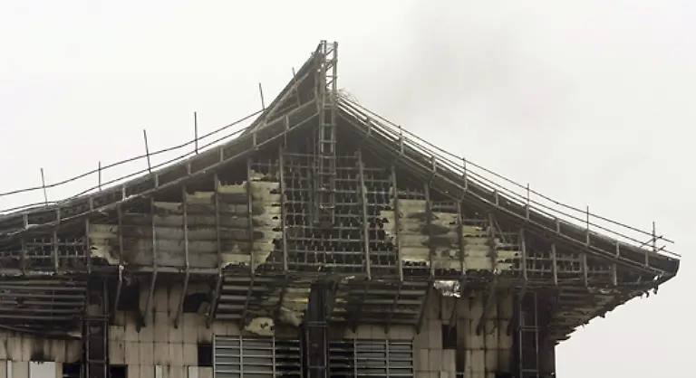 Das-war-die-Hochschule-vor-einem-Jahr-Ein-Brand-verursachte-erhebliche-Schaeden-an-dem-olympischen-Austragungsort