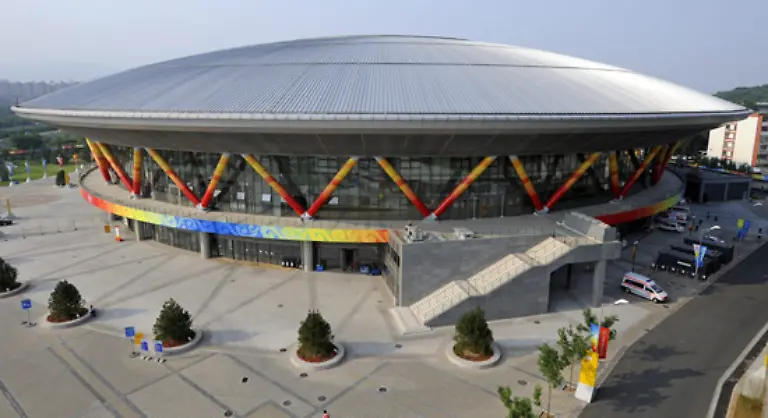 Ein-unbekanntes-Flugobjekt-mehr-Das-Velodrom-Laoshan-6000-Menschen-koennen-hier-beim-Radsport-mitfiebern-oder-den-Planeten-verlassen