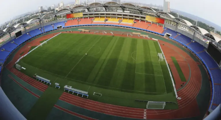 Auch-im-Qinghuangdao-Olympic-Sports-Center-Stadium-wird-Fussball-gespielt-Hier-passen-bis-zu-33-572-Fans-hinein-In-Qinghuangdao-stehen-insgesamt-zwoelf-Begegnungen-auf-dem-Programm