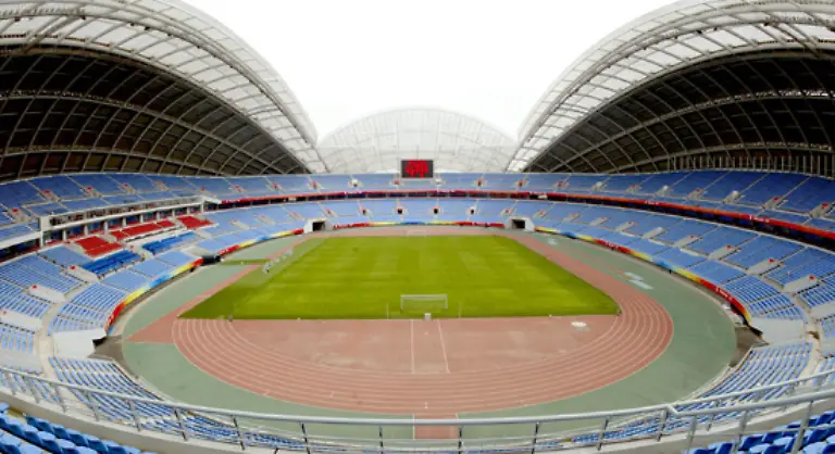 Und-nochmal-Fussball-Das-Wulihe-Stadion-in-Shenyang-bietet-Platz-fuer-60-000-angereiste-Fans-Insgesamt-zwoelf-Partien-der-Maenner-und-Frauen-werden-in-der-Sieben-Millionen-Einwohner-Metropole-Shenyang-ausgetragen