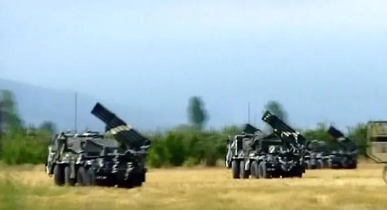 Militaerisch-kaempft-Georgien-auf-verlorenem-Posten-Das-Land-hat-128-Kampfpanzer-109-Artilleriegeschuetze-8-Kampfflugzeuge-und-eine-Truppenstaerke-von-32-000-Mann