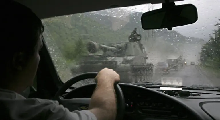 Die-russische-Armee-hat-die-suedossetische-Provinzhauptstadt-Zchinwali-nach-eigenen-Angaben-mittlerweile-unter-Kontrolle