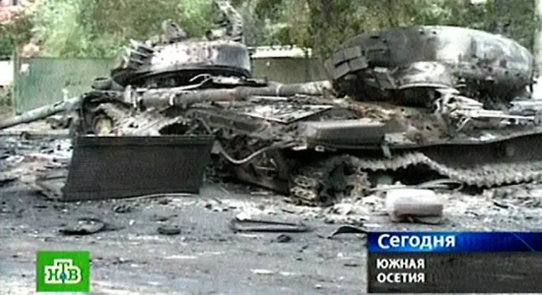 Fernsehbilder-aus-Zchinwali-zeigten-brennende-Panzer