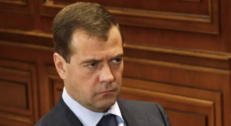 Die-russische-Version-ist-einfacher-Sie-reagierten-auf-den-georgischen-Beschuss-Rund-90-Prozent-der-Suedosseten-haben-die-russische-Staatsbuergerschaft-Wir-werden-den-Tod-unserer-Landsleute-nicht-ungesuehnt-lassen-sagt-Praesident-Medwedew-am-8-August