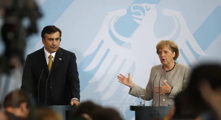 Bei-einem-Besuch-in-Deutschland-wirft-Saakaschwili-Russland-vor-in-Abchasien-nach-Oel-bohren-zu-wollen-Dies-sei-inakzeptabel