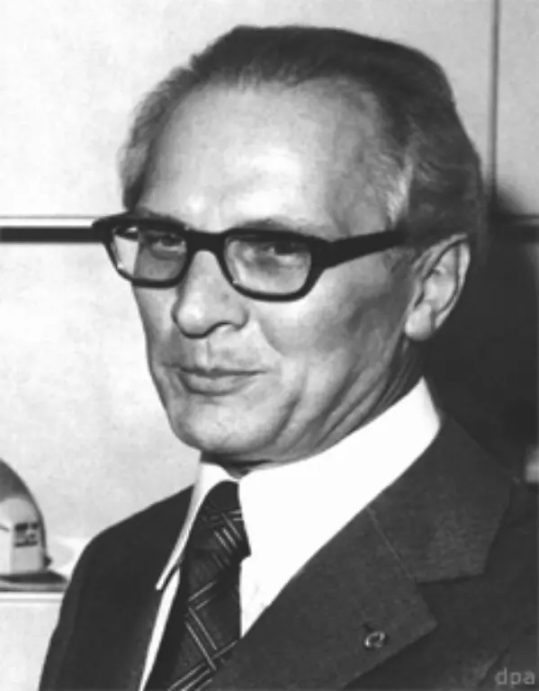 Sie-wird-geleitet-von-einem-im-Westen-bis-dahin-kaum-bekannten-SED-Funktionaer-Erich-Honecker