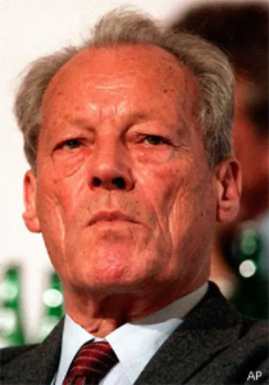 Der-Regierende-Buergermeister-von-Berlin-Willy-Brandt-protestiert-heftig-Umgehend-setzt-er-sich-mit-den-westlichen-Stadtkommandanten-in-Verbindung-und-will-wissen-was-sie-zu-tun-gedenken-Er-trifft-auf-Ratlosigkeit