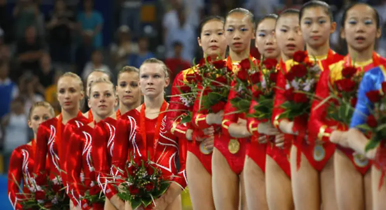 24-Stunden-nach-dem-Erfolg-der-Maenner-schlagen-die-Kunstturnerinnen-aus-dem-Reich-der-Mitte-die-US-Girls-klar
