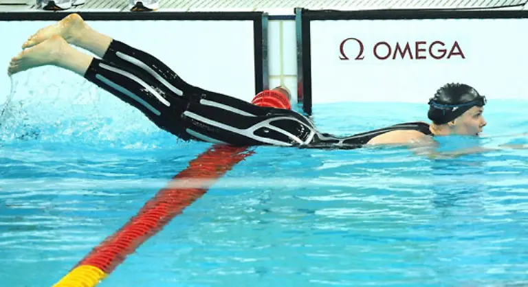 Gold-Hoffnung-Britta-Steffen-hat-die-erste-Huerde-genommen-und-133