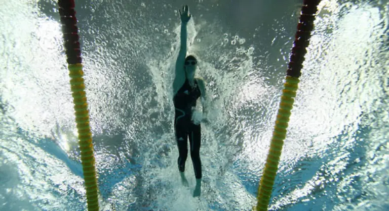 zieht-auf-ihrer-Paradedisziplin-100-m-Freistil-sicher-ins-Halbfinale-ein-Die-WM-Dritte-schwimmt-im-Vorlauf-die-zweitbeste-Zeit