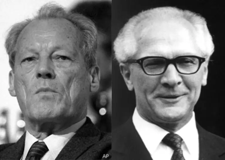 Ab-Anfang-der-70er-Jahre-wird-mit-der-durch-Willy-Brandt-und-Erich-Honecker-eingeleiteten-Politik-der-Annaeherung-die-Grenze-zwischen-den-beiden-Staaten-durchlaessiger-Einreiseerleichterungen-in-die-DDR-werden-gewaehrt