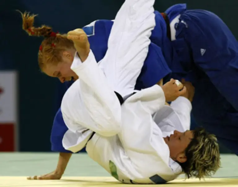 Nach-drei-vorzeitigen-Siegen-im-Schnelldurchgang-Boehm-braucht-ein-wenig-mehr-als-6-Minuten-erreicht-sie-das-Halbfinale-Dort-jedoch-muss-sie-sich-der-Vizeweltmeisterin-geschlagen-geben-und-landet-am-Ende-nur-auf-Rand-fuenf