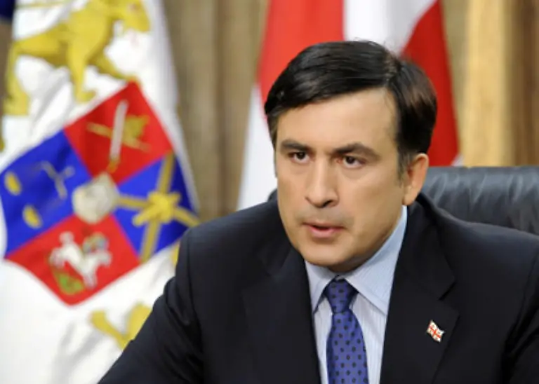 Donnerstag-7-August-Nach-wechselseitigem-Beschuss-suedossetischer-und-georgischer-Ortschaften-ordnet-der-georgische-Praesident-Saakaschwili-eine-Waffenruhe-an