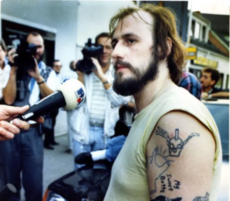 Roesner-Bild-und-Degowski-geben-Journalisten-ein-Interview-und-fordern-weiteres-Bargeld-Fuenf-Geiseln-werden-freigelassen