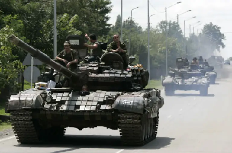 Der-Chef-des-georgischen-Sicherheitsrats-behauptet-50-russische-Panzer-und-gepanzerte-Fahrzeuge-seien-in-Gori-eingedrungen-Die-russische-Armee-weist-den-Vorwurf-zurueck-Das-georgische-Innenministerium-bestaetigt-diese-Version-spaeter
