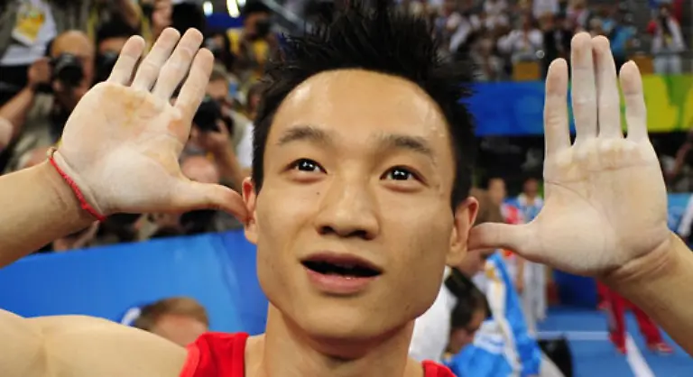 Der-Chinese-Yang-Wei-fordert-fuer-seinen-dritten-Turn-Olympiasieg-Applaus