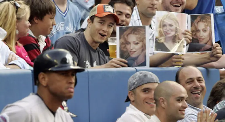 Geruechte-sagen-sie-haette-eine-Affaere-mit-Baseball-Star-Alex-Rodriguez-gehabt-links-im-Bild