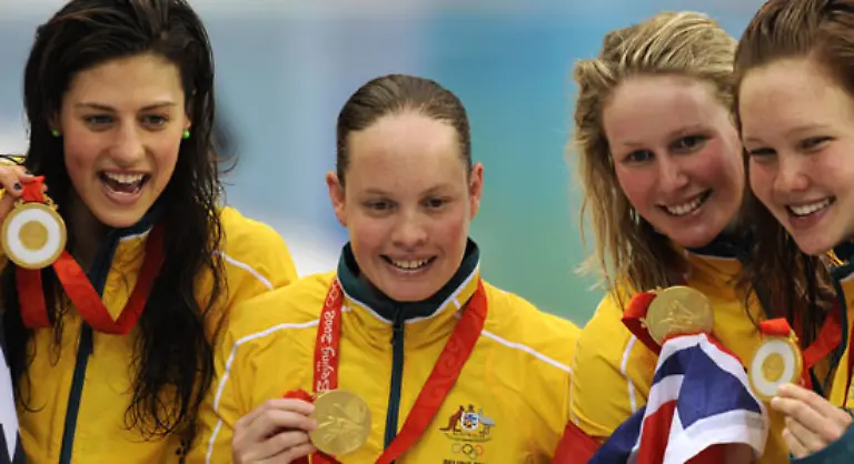 Die-Weltrekordflut-bei-den-Schwimmern-haelt-auch-am-sechsten-Wettkampftag-an-Fuer-einen-Paukenschlag-sorgt-die-australische-Frauen-Staffel-ueber-4-x-200-Meter-Freistil