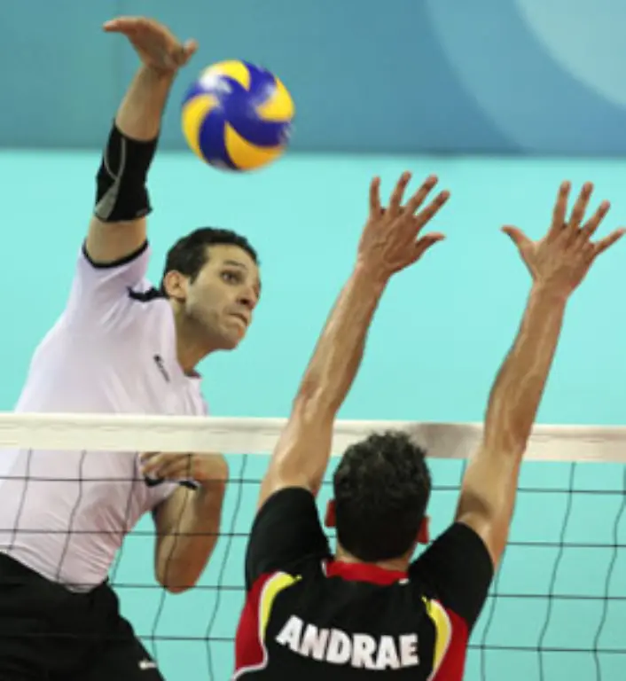 Die-deutschen-Volleyballer-feiern-ihren-ersten-olympischen-Sieg-seit-36-Jahren-und-haben-damit-den-anvisierten-Einzug-ins-Viertelfinale-weiter-selbst-in-der-Hand