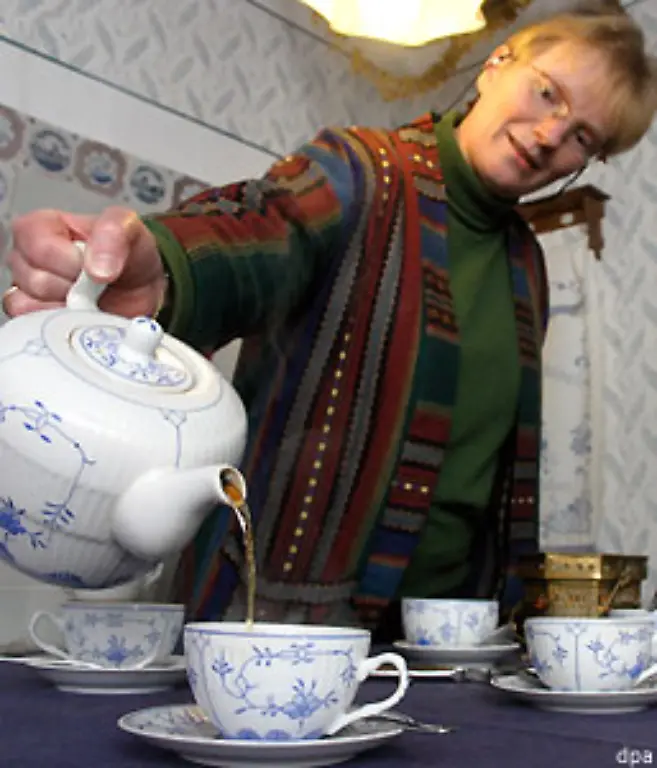 133-fuer-eine-Tasse-Tee-werden-hingegen-lediglich-35-Liter-virtuelles-Wasser-aufgewendet