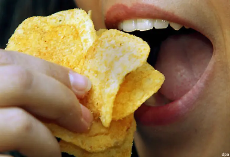 In-einer-Tuete-Kartoffelchips-200-Gramm-stecken-beachtliche-185-Liter-Wasser