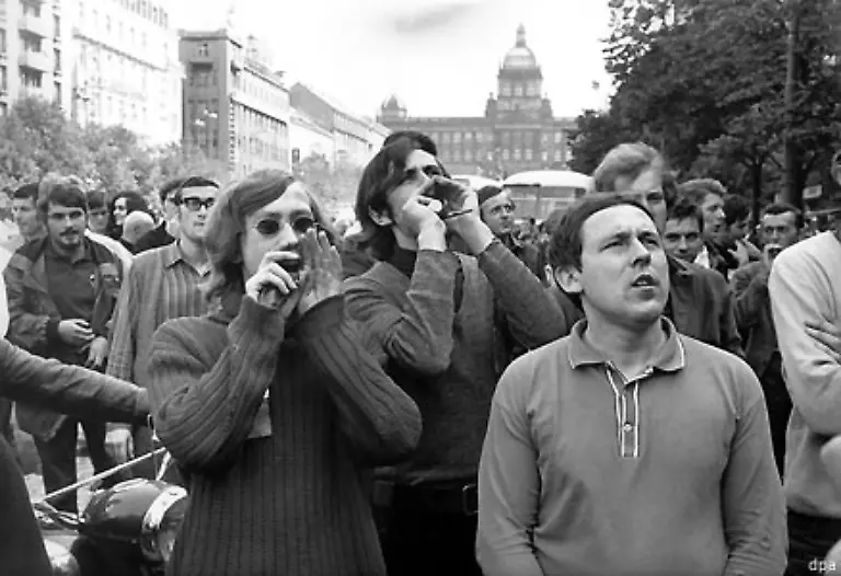 Das-Protokoll-das-Dubcek-eine-Woche-nach-dem-sowjetischen-Einmarsch-als-Gefangener-in-Moskau-unterzeichnet-besiegelt-das-Ende-aller-Hoffnungen-in-der-Tschechoslowakei