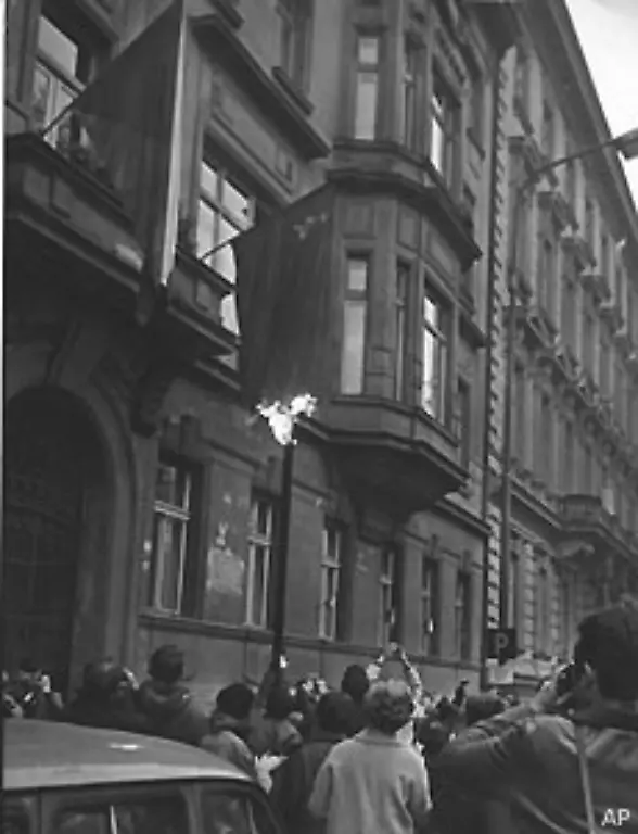 Die-Liberalisierungen-in-der-CSSR-seit-dem-Fruehjahr-1968-waren-dem-SED-Regime-von-Anfang-an-ein-Dorn-im-Auge