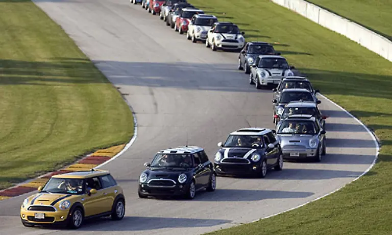 Auch-der-Mini-wird-immer-beliebter-in-Uebersee-BMW-beschert-er-auf-dem-US-Markt-monatlich-immer-noch-zweistellige-Zuwachsraten-Im-Juni-alleine-ein-Plus-von-25-Prozent-Die-groesseren-Modelle-der-Muenchner-hingegen-verkaufen-sich-schlechter