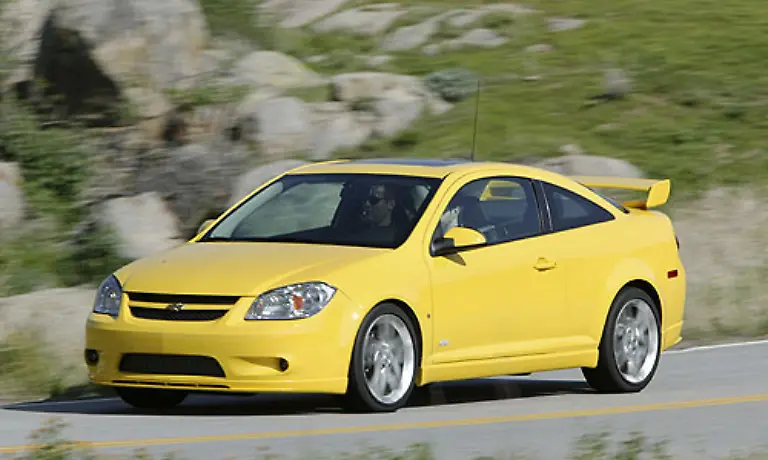 Der-Cobalt-steht-fuer-die-neue-Ausrichtung-von-Chevrolet-Mit-einem-Gewicht-von-rund-1200-Kilo-und-einem-Verbrauch-zwischen-6-5-und-9-4-Litern-ist-der-Cobalt-ein-sehr-oekonomisches-Auto-Im-Bild-die-Super-Sport-Version-Allerdings-wurde-er-nur-200-000-Mal-verkauft