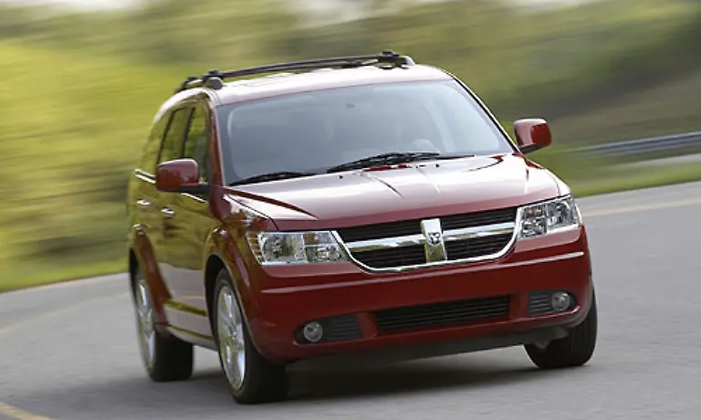 Der-Journey-ist-der-kleine-Bruder-des-Grand-Caravan-Er-ist-mit-gleichen-Motoren-kaum-spritsparender-unterwegs-Zwischen-10-und-14-Liter-nimmt-er-fuer-die-kleine-Reise-von-100-Kilometer