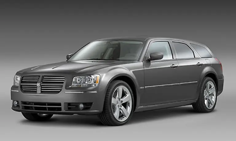 Der-Magnum-ist-die-Coup-Version-des-Charger-Daher-hat-er-nicht-nur-aeusserlich-viele-Aehnlichkeiten-Auch-die-Motoren-und-der-Verbrauch-sind-gleich