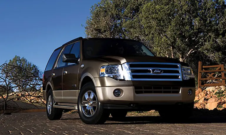 Der-traditionsreiche-Autokonzern-Ford-ist-in-den-USA-mit-aehnlichen-Problemen-behaftet-wie-seine-US-Konkurrenz-Modelle-wie-der-Expedition-stehen-fuer-spritschluckende-Riesen-Autos-Das-SUV-nimmt-zwischen-13-und-20-Liter-zur-Fortbewegung