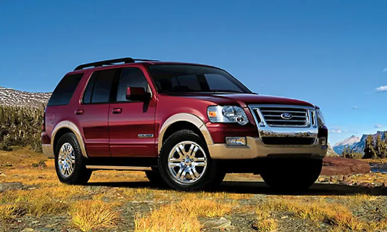 Aehnlich-sieht-es-beim-Explorer-aus-Noch-groesser-aber-etwas-weniger-durstig-Mit-12-bis-17-Litern-nach-Werksangaben-ist-das-Auto-im-Unterhalt-recht-teuer-Daher-ist-der-Absatz-seit-2006-beim-frueheren-Erfolgsmodell-regelrecht-eingebrochen