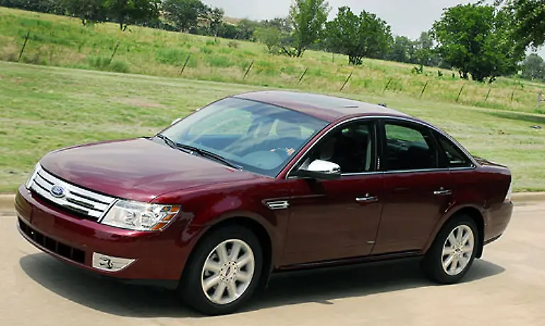 Der-Taurus-stand-schon-immer-fuer-Vernunft-der-US-Modellpalette-von-Ford-Die-Limousine-ist-mit-V6-Motoren-mit-263-oder-243-PS-ausgestattet-Der-Verbrauch-liegt-bei-8-5-bis-13-Litern