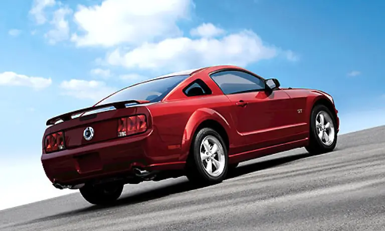 Wer-einen-Mustang-faehrt-dem-ist-der-Spritverbrauch-in-der-Regel-ziemlich-schnuppe-Dieses-Auto-ist-nicht-zum-Sparen-da-Bei-Motoren-bis-zu-300-PS-ist-er-mit-einem-Verbrauch-von-9-bis-16-Litern-allerdings-recht-bescheiden