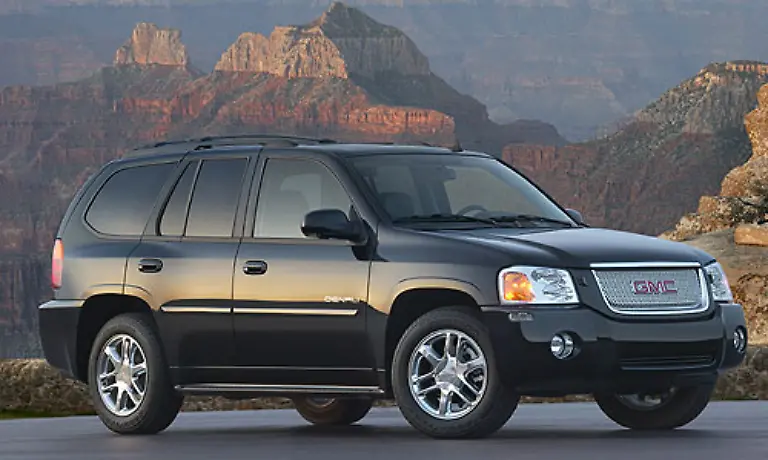 Der-Envoy-ist-der-grosse-Bruder-des-Acadia-Ausgestattet-mit-voluminoesen-V8-Motoren-bis-zu-285-PS-nimmt-der-grosse-SUV-zwischen-12-und-17-Liter-fuer-100-Kilometer