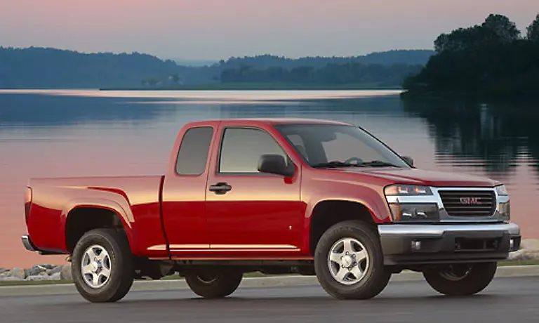 Der-Canyon-ist-eines-der-Erfolgsmodelle-von-GMC-Er-ist-baugleich-mit-dem-Chevrolet-Colorado-Durch-seine-Vierzylindermotoren-mit-bis-zu-242-PS-verbraucht-er-lediglich-10-bis-14-Liter-Benzin