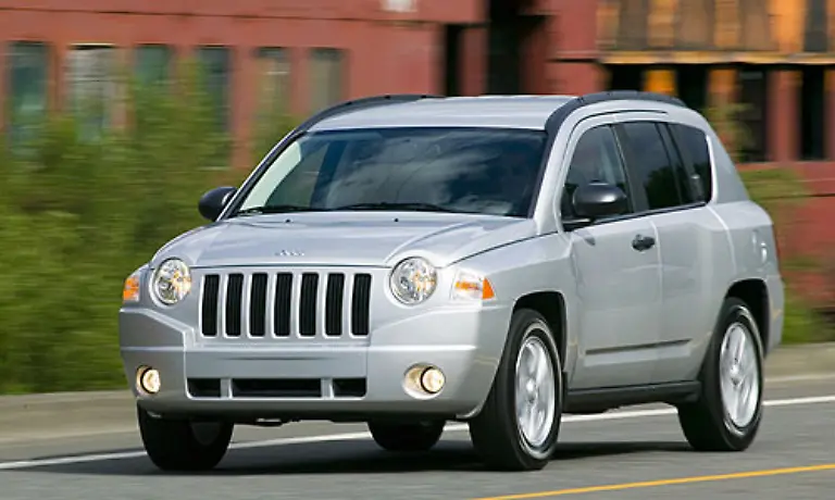 Der-Jeep-Compass-ist-das-Vernunftauto-der-Marke-Das-Crossover-SUV-ist-erst-2006-praesentiert-worden-und-koennte-ein-wichtiges-Modell-werden-Die-sparsamen-Vierzylinder-verbrauchen-zwischen-9-und-12-Liter