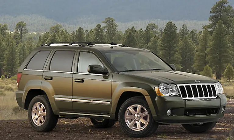 Der-Grand-Cherokee-stellt-das-Spitzenmodell-von-Jeep-dar-Er-bietet-vom-3-Liter-Vierzylinder-ueber-die-V6-Motoren-bis-zum-6-1-Liter-V8-Modell-die-ganze-Motorenpalette-Letzterer-verbraucht-zwischen-17-und-22-Liter